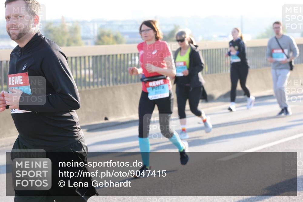 03.10.2025 - Köhlbrandbrückenlauf Lena Gebhardt http://msf.ph/oto/9047415 03.10.2025 09:29:22 Position 1  meine-sportfotos.de
