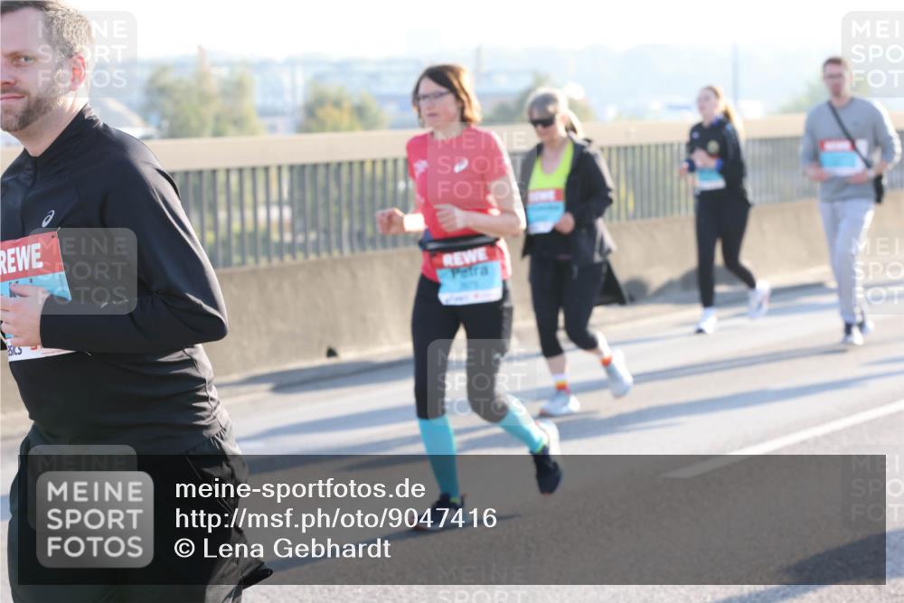 03.10.2025 - Köhlbrandbrückenlauf Lena Gebhardt http://msf.ph/oto/9047416 03.10.2025 09:29:22 Position 1  meine-sportfotos.de