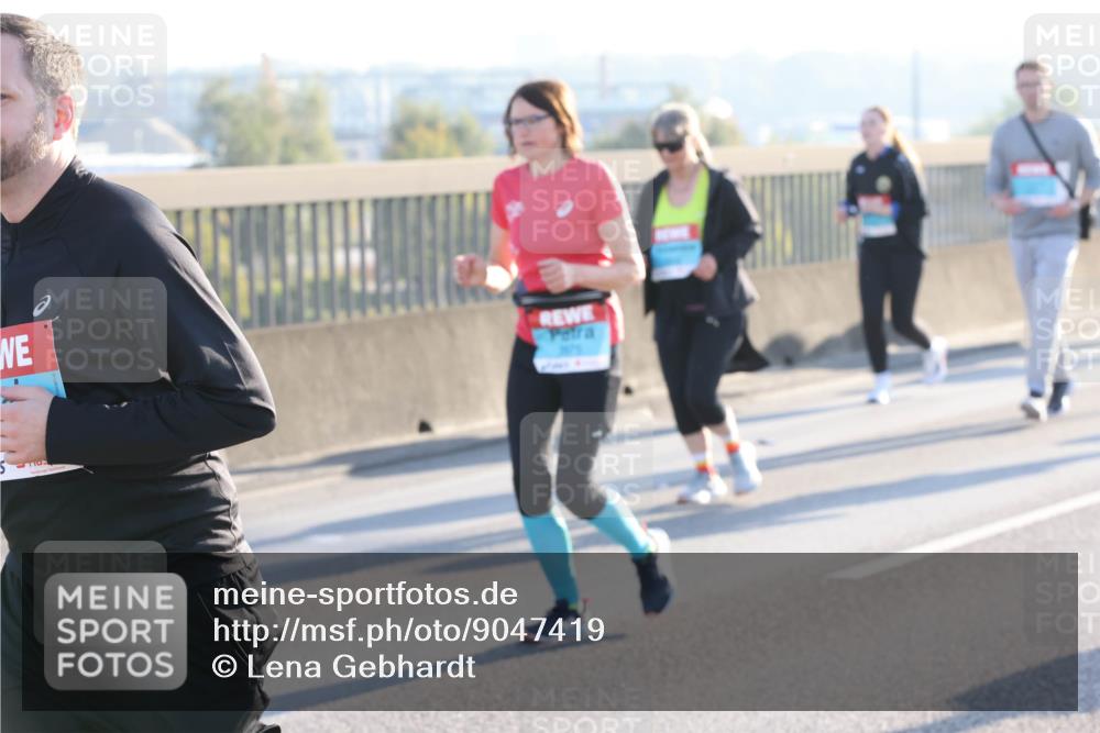 03.10.2025 - Köhlbrandbrückenlauf Lena Gebhardt http://msf.ph/oto/9047419 03.10.2025 09:29:22 Position 1  meine-sportfotos.de