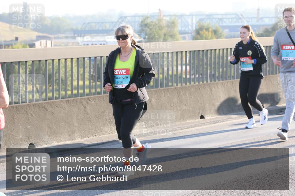 03.10.2025 - Köhlbrandbrückenlauf Lena Gebhardt http://msf.ph/oto/9047428 03.10.2025 09:29:24 Position 1 3456, 3103, 3771 meine-sportfotos.de