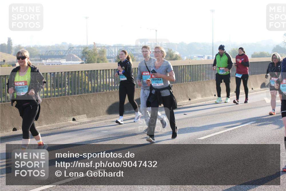 03.10.2025 - Köhlbrandbrückenlauf Lena Gebhardt http://msf.ph/oto/9047432 03.10.2025 09:29:24 Position 1 3456, 2486 meine-sportfotos.de