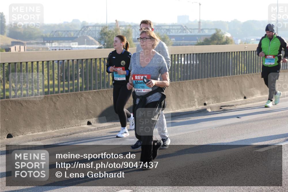 03.10.2025 - Köhlbrandbrückenlauf Lena Gebhardt http://msf.ph/oto/9047437 03.10.2025 09:29:25 Position 1 3103, 2486 meine-sportfotos.de
