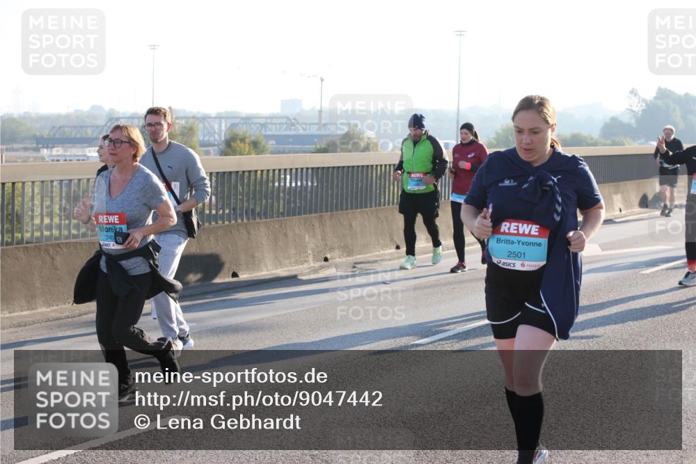 03.10.2025 - Köhlbrandbrückenlauf Lena Gebhardt http://msf.ph/oto/9047442 03.10.2025 09:29:25 Position 1 2488, 2501 meine-sportfotos.de