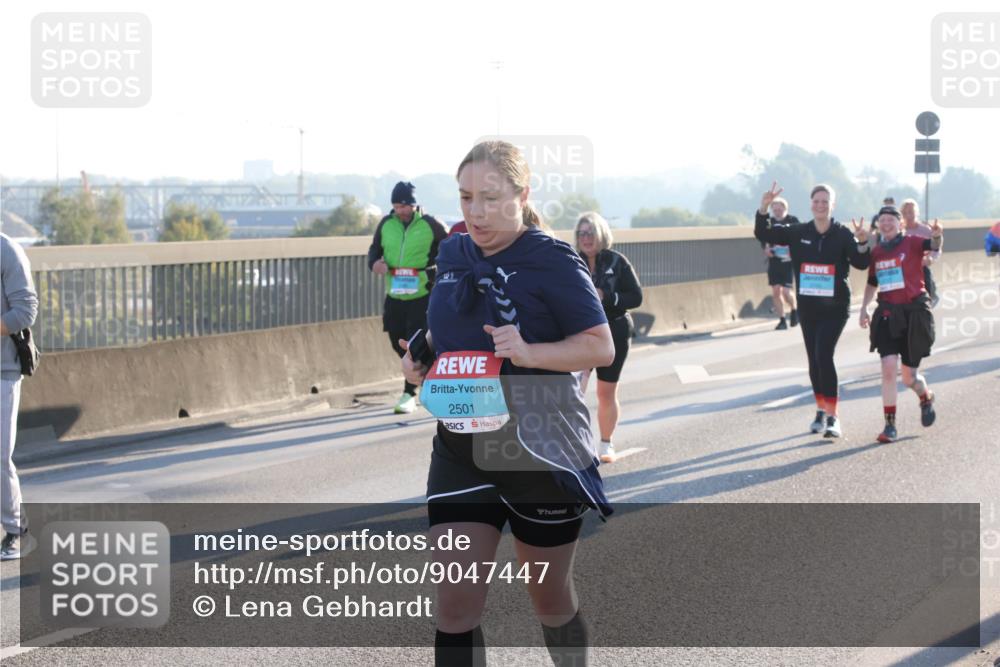 03.10.2025 - Köhlbrandbrückenlauf Lena Gebhardt http://msf.ph/oto/9047447 03.10.2025 09:29:26 Position 1 2501 meine-sportfotos.de