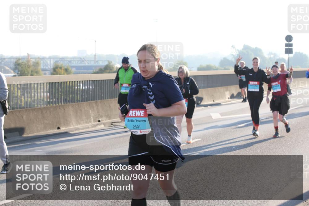 03.10.2025 - Köhlbrandbrückenlauf Lena Gebhardt http://msf.ph/oto/9047451 03.10.2025 09:29:26 Position 1 2501 meine-sportfotos.de