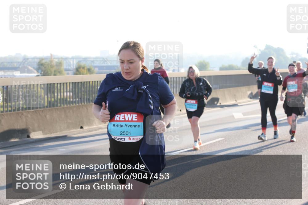 03.10.2025 - Köhlbrandbrückenlauf Lena Gebhardt http://msf.ph/oto/9047453 03.10.2025 09:29:26 Position 1 2501 meine-sportfotos.de