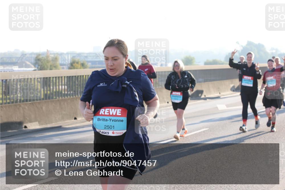 03.10.2025 - Köhlbrandbrückenlauf Lena Gebhardt http://msf.ph/oto/9047457 03.10.2025 09:29:26 Position 1 2501 meine-sportfotos.de