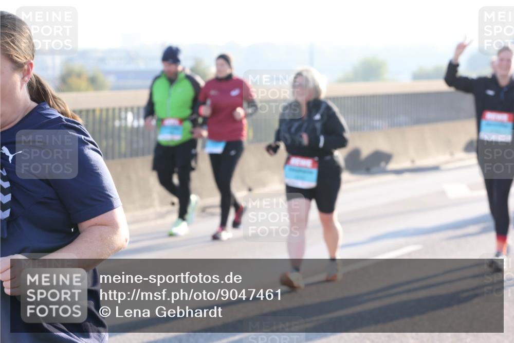 03.10.2025 - Köhlbrandbrückenlauf Lena Gebhardt http://msf.ph/oto/9047461 03.10.2025 09:29:27 Position 1  meine-sportfotos.de