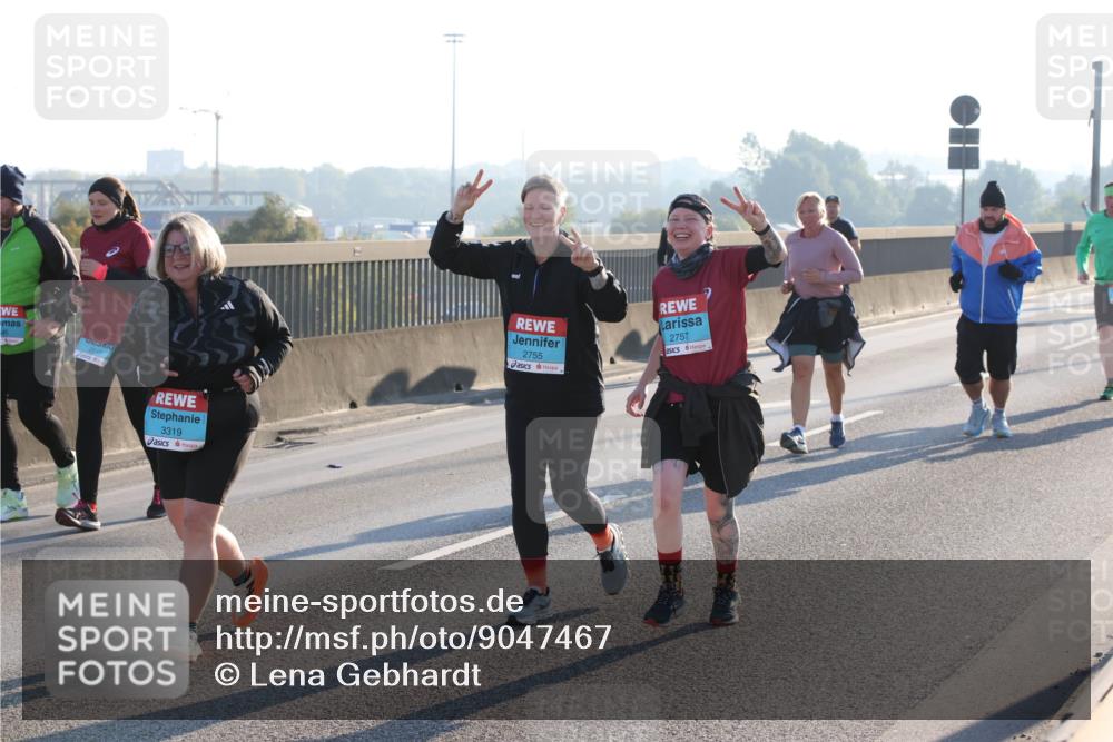 03.10.2025 - Köhlbrandbrückenlauf Lena Gebhardt http://msf.ph/oto/9047467 03.10.2025 09:29:28 Position 1 3319, 2755, 2757 meine-sportfotos.de