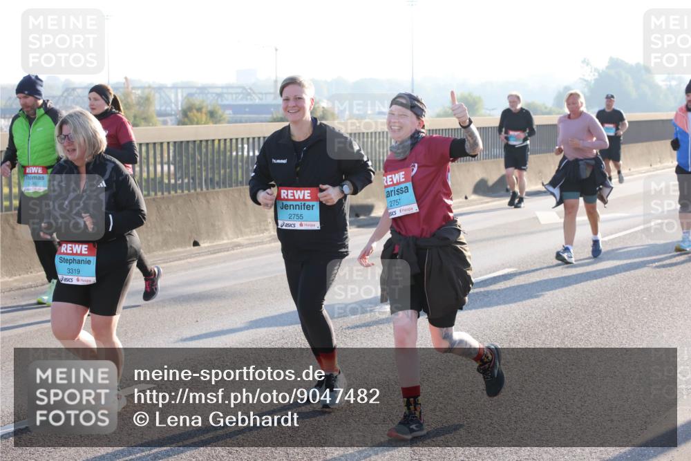 03.10.2025 - Köhlbrandbrückenlauf Lena Gebhardt http://msf.ph/oto/9047482 03.10.2025 09:29:28 Position 1 2545, 3319, 2755, 2751, 2 meine-sportfotos.de