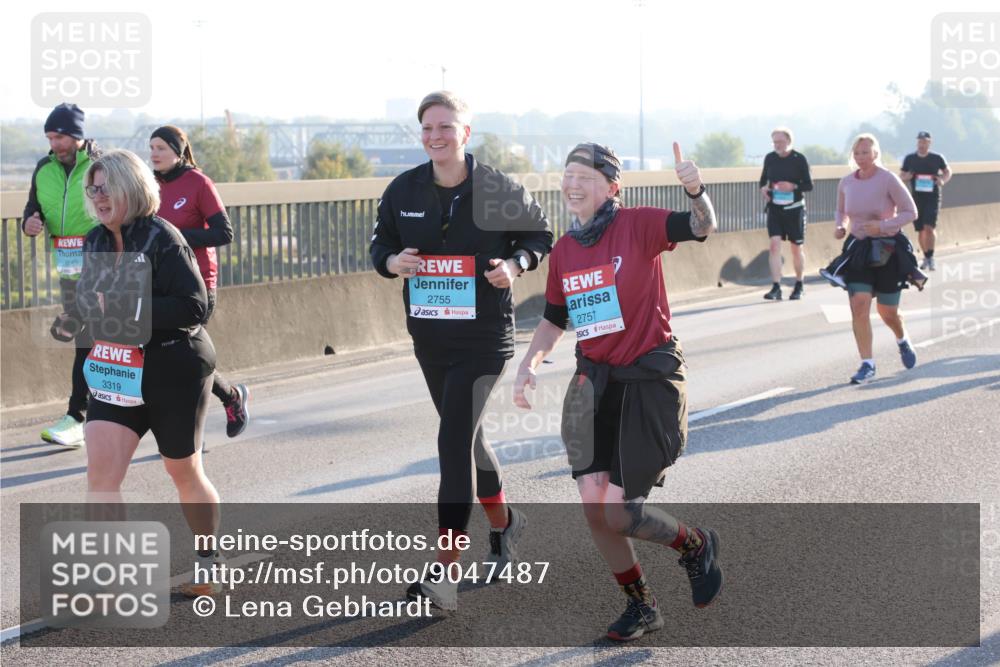 03.10.2025 - Köhlbrandbrückenlauf Lena Gebhardt http://msf.ph/oto/9047487 03.10.2025 09:29:29 Position 1 2545, 3319, 2755, 2757 meine-sportfotos.de