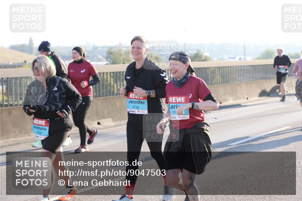 03.10.2025 - Köhlbrandbrückenlauf Lena Gebhardt http://msf.ph/oto/9047503 03.10.2025 09:29:29 Position 1 3319, 1660, 2755, 21 meine-sportfotos.de