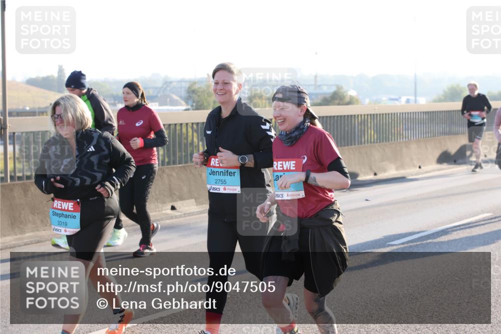 03.10.2025 - Köhlbrandbrückenlauf Lena Gebhardt http://msf.ph/oto/9047505 03.10.2025 09:29:29 Position 1 3319, 2755 meine-sportfotos.de