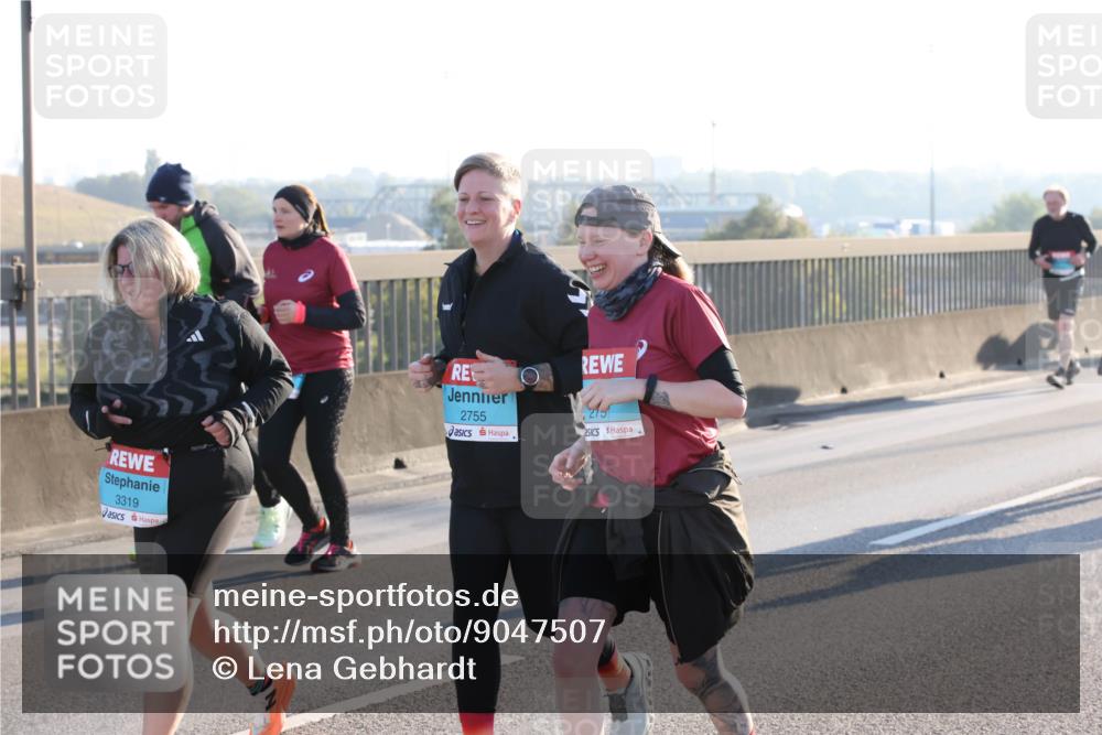 03.10.2025 - Köhlbrandbrückenlauf Lena Gebhardt http://msf.ph/oto/9047507 03.10.2025 09:29:29 Position 1 3319, 2755 meine-sportfotos.de