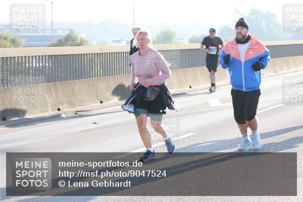 03.10.2025 - Köhlbrandbrückenlauf Lena Gebhardt http://msf.ph/oto/9047524 03.10.2025 09:29:30 Position 1  meine-sportfotos.de