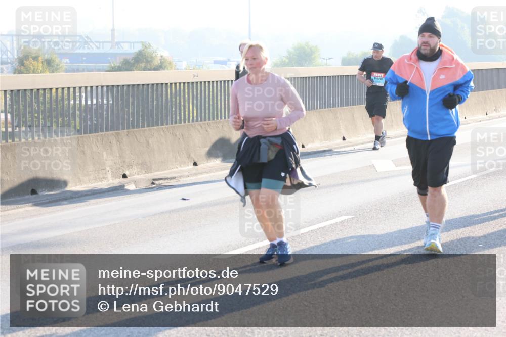 03.10.2025 - Köhlbrandbrückenlauf Lena Gebhardt http://msf.ph/oto/9047529 03.10.2025 09:29:30 Position 1  meine-sportfotos.de