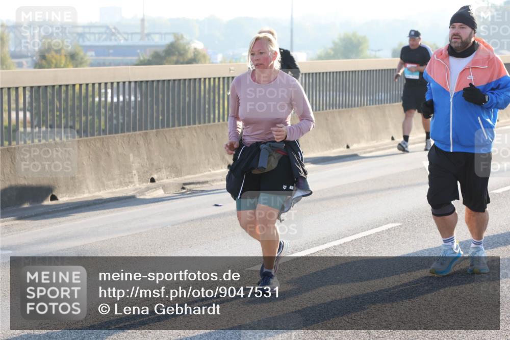 03.10.2025 - Köhlbrandbrückenlauf Lena Gebhardt http://msf.ph/oto/9047531 03.10.2025 09:29:31 Position 1  meine-sportfotos.de