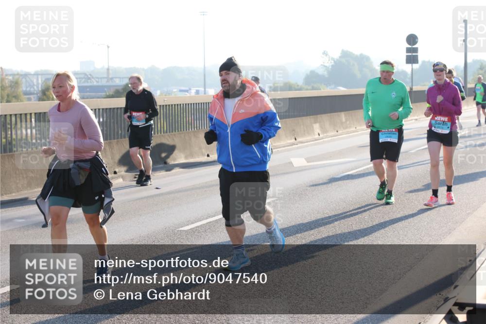 03.10.2025 - Köhlbrandbrückenlauf Lena Gebhardt http://msf.ph/oto/9047540 03.10.2025 09:29:32 Position 1 2479 meine-sportfotos.de