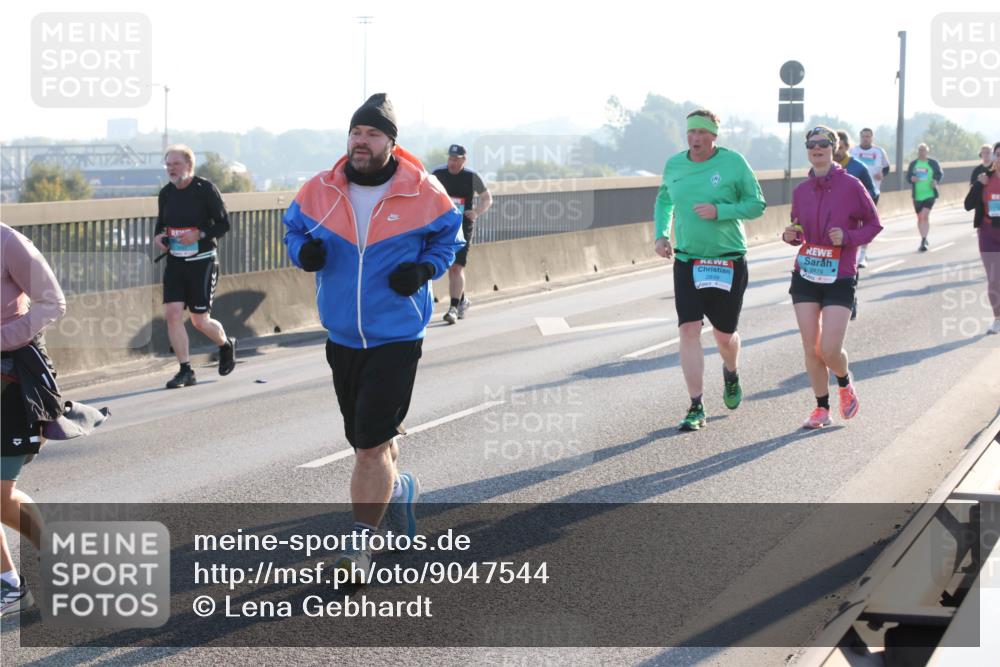 03.10.2025 - Köhlbrandbrückenlauf Lena Gebhardt http://msf.ph/oto/9047544 03.10.2025 09:29:32 Position 1 2479 meine-sportfotos.de