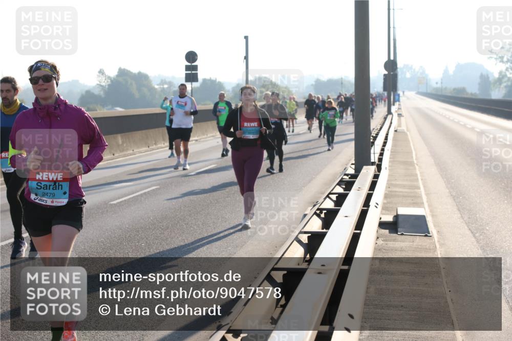 03.10.2025 - Köhlbrandbrückenlauf Lena Gebhardt http://msf.ph/oto/9047578 03.10.2025 09:29:34 Position 1 2479 meine-sportfotos.de