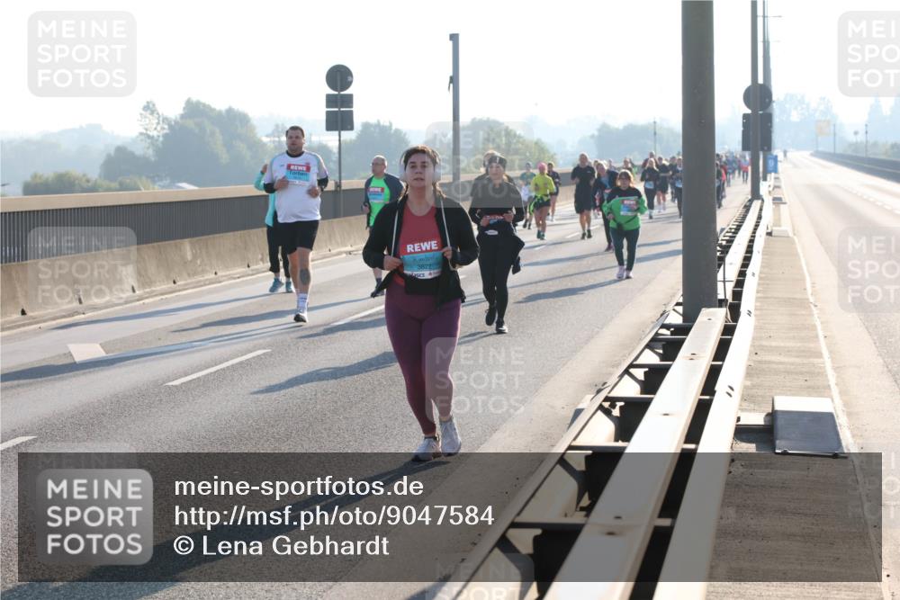 03.10.2025 - Köhlbrandbrückenlauf Lena Gebhardt http://msf.ph/oto/9047584 03.10.2025 09:29:35 Position 1  meine-sportfotos.de