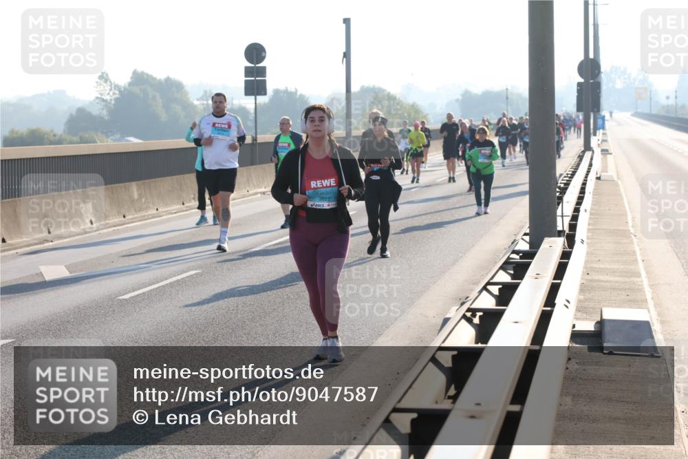 03.10.2025 - Köhlbrandbrückenlauf Lena Gebhardt http://msf.ph/oto/9047587 03.10.2025 09:29:35 Position 1  meine-sportfotos.de