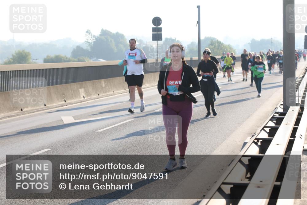 03.10.2025 - Köhlbrandbrückenlauf Lena Gebhardt http://msf.ph/oto/9047591 03.10.2025 09:29:35 Position 1  meine-sportfotos.de