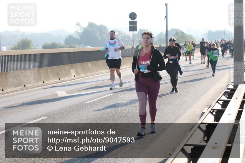03.10.2025 - Köhlbrandbrückenlauf Lena Gebhardt http://msf.ph/oto/9047593 03.10.2025 09:29:35 Position 1  meine-sportfotos.de