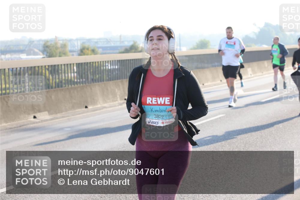 03.10.2025 - Köhlbrandbrückenlauf Lena Gebhardt http://msf.ph/oto/9047601 03.10.2025 09:29:38 Position 1 3822 meine-sportfotos.de