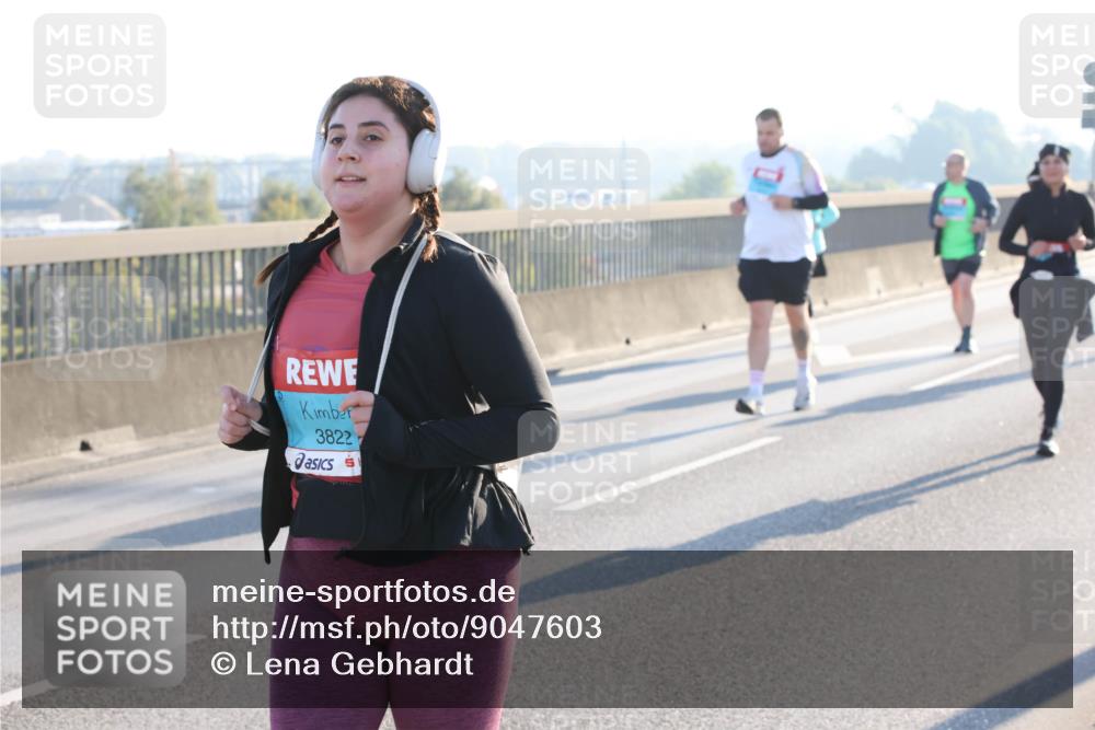 03.10.2025 - Köhlbrandbrückenlauf Lena Gebhardt http://msf.ph/oto/9047603 03.10.2025 09:29:38 Position 1 3822 meine-sportfotos.de