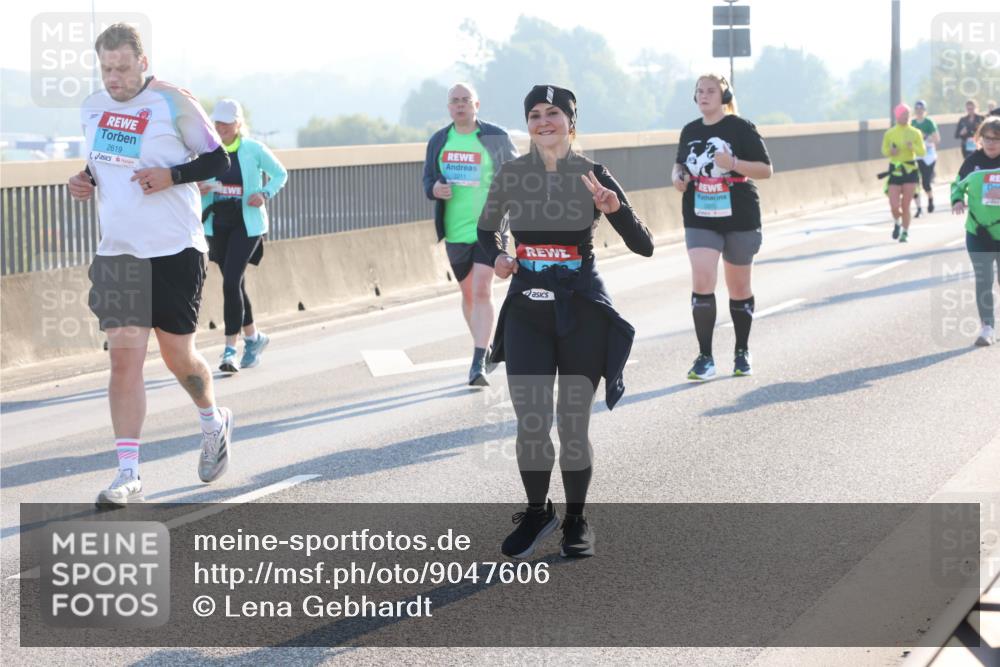 03.10.2025 - Köhlbrandbrückenlauf Lena Gebhardt http://msf.ph/oto/9047606 03.10.2025 09:29:39 Position 1 2619 meine-sportfotos.de
