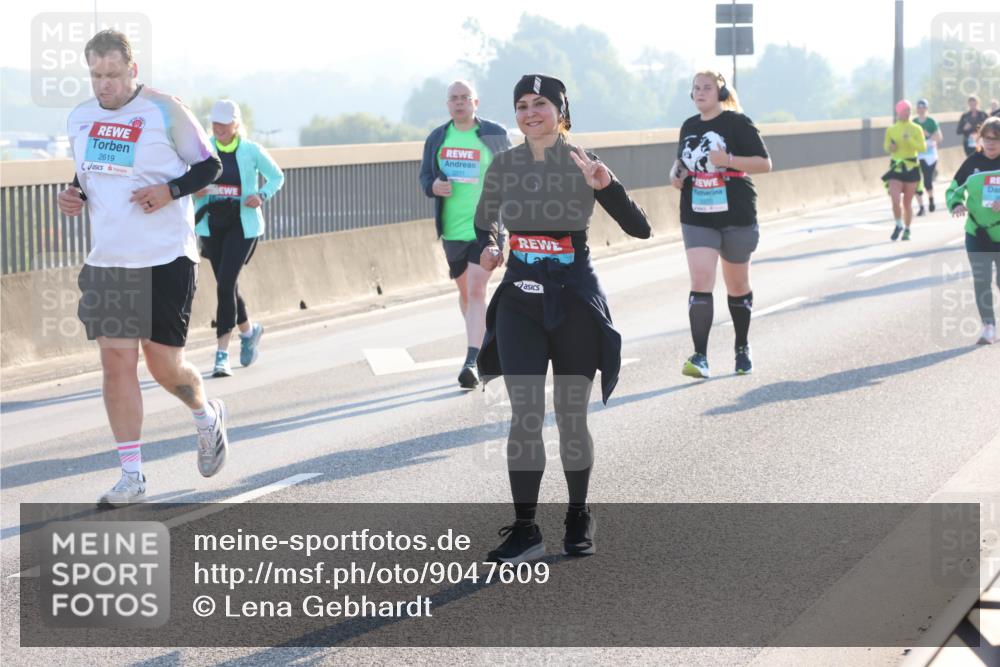 03.10.2025 - Köhlbrandbrückenlauf Lena Gebhardt http://msf.ph/oto/9047609 03.10.2025 09:29:39 Position 1 2619 meine-sportfotos.de