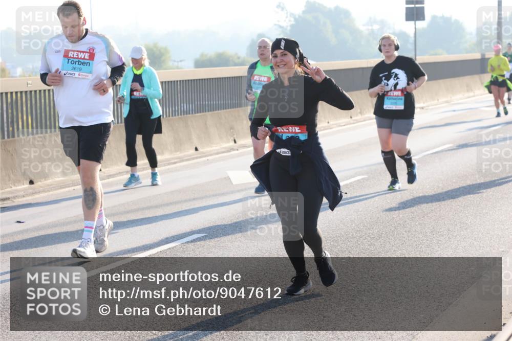 03.10.2025 - Köhlbrandbrückenlauf Lena Gebhardt http://msf.ph/oto/9047612 03.10.2025 09:29:40 Position 1 2619 meine-sportfotos.de