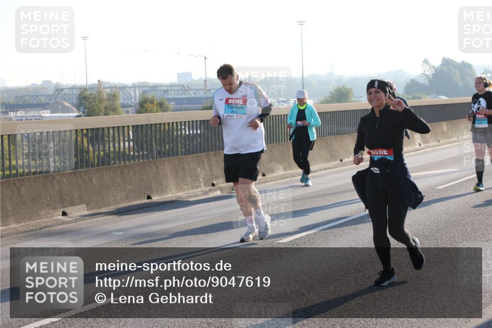 03.10.2025 - Köhlbrandbrückenlauf Lena Gebhardt http://msf.ph/oto/9047619 03.10.2025 09:29:40 Position 1 2619 meine-sportfotos.de