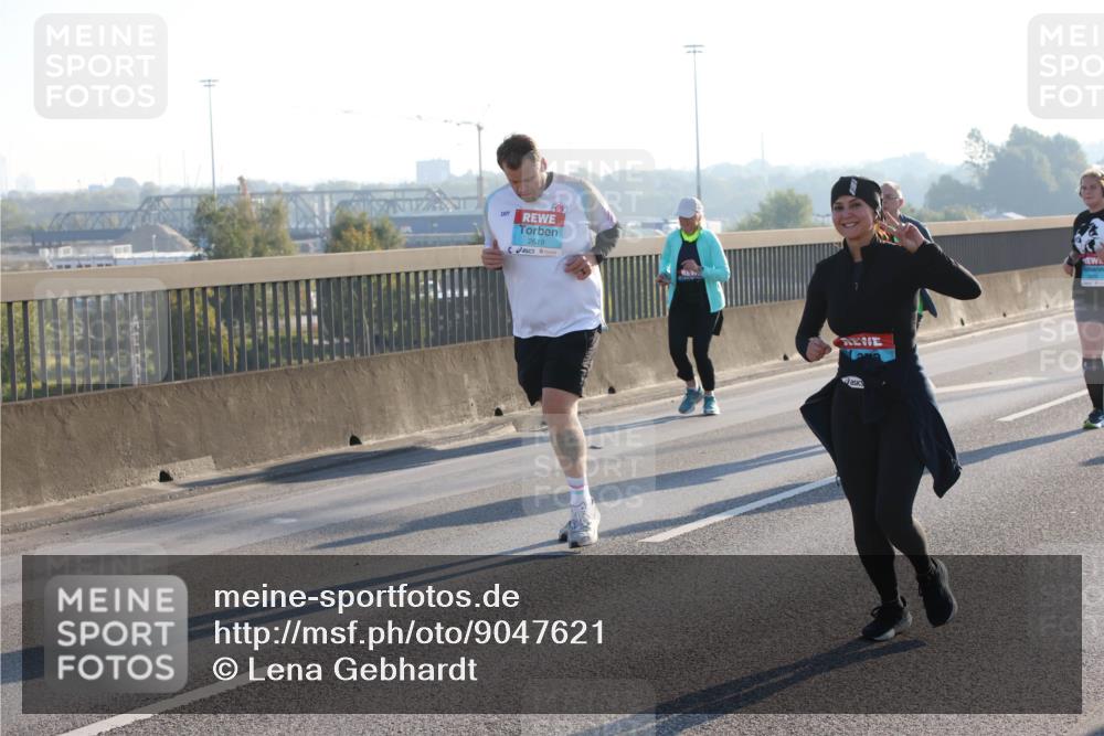 03.10.2025 - Köhlbrandbrückenlauf Lena Gebhardt http://msf.ph/oto/9047621 03.10.2025 09:29:40 Position 1 2619 meine-sportfotos.de