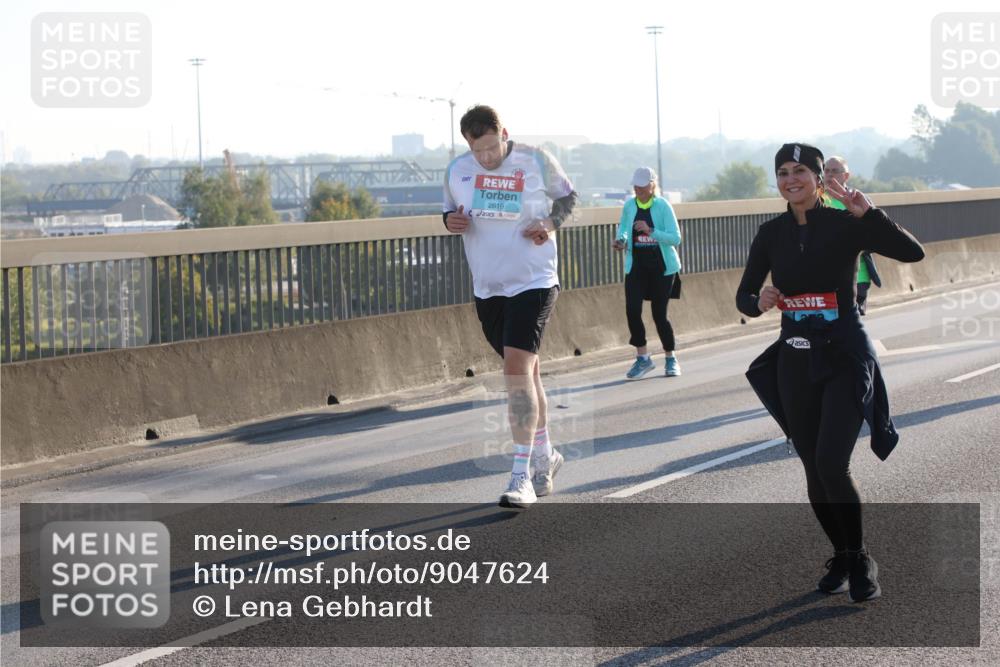 03.10.2025 - Köhlbrandbrückenlauf Lena Gebhardt http://msf.ph/oto/9047624 03.10.2025 09:29:40 Position 1 2619 meine-sportfotos.de