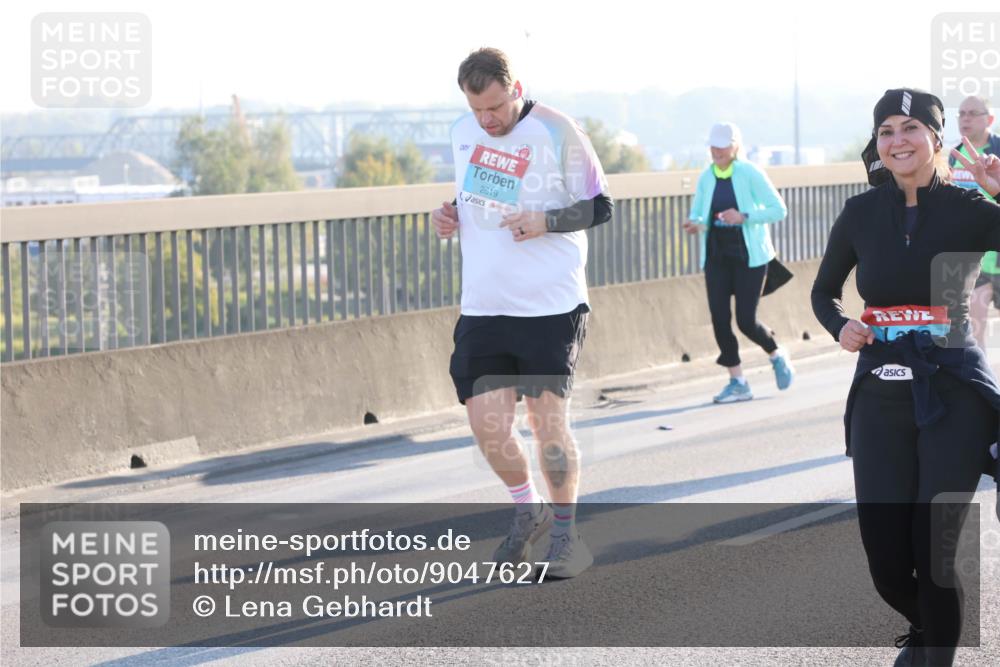 03.10.2025 - Köhlbrandbrückenlauf Lena Gebhardt http://msf.ph/oto/9047627 03.10.2025 09:29:41 Position 1 2619 meine-sportfotos.de