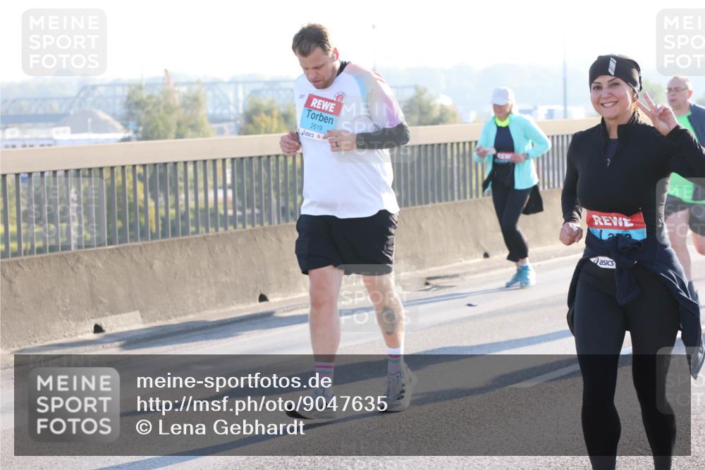 03.10.2025 - Köhlbrandbrückenlauf Lena Gebhardt http://msf.ph/oto/9047635 03.10.2025 09:29:41 Position 1 2619 meine-sportfotos.de