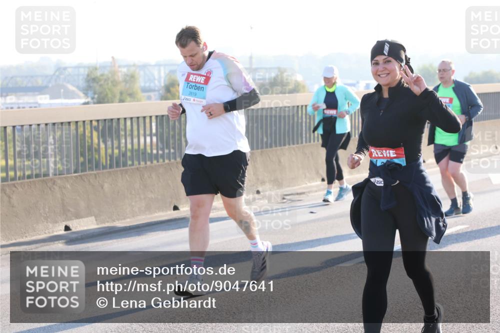03.10.2025 - Köhlbrandbrückenlauf Lena Gebhardt http://msf.ph/oto/9047641 03.10.2025 09:29:41 Position 1 2619 meine-sportfotos.de