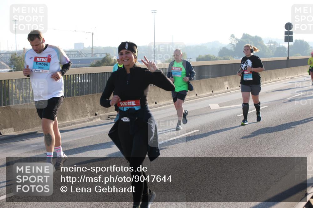 03.10.2025 - Köhlbrandbrückenlauf Lena Gebhardt http://msf.ph/oto/9047644 03.10.2025 09:29:41 Position 1 2619, 3370 meine-sportfotos.de