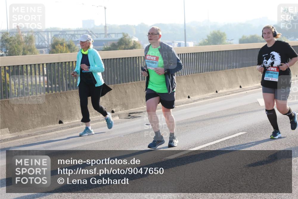 03.10.2025 - Köhlbrandbrückenlauf Lena Gebhardt http://msf.ph/oto/9047650 03.10.2025 09:29:42 Position 1 3311, 3370 meine-sportfotos.de