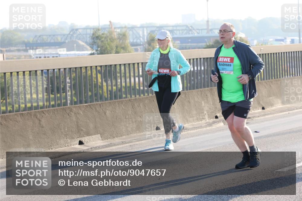 03.10.2025 - Köhlbrandbrückenlauf Lena Gebhardt http://msf.ph/oto/9047657 03.10.2025 09:29:43 Position 1 3311 meine-sportfotos.de