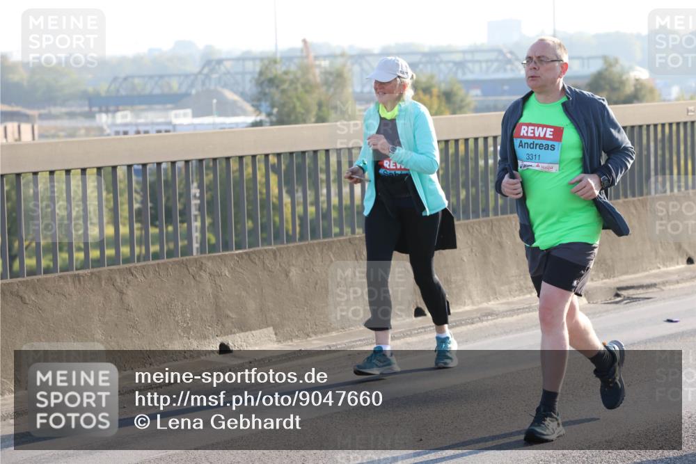 03.10.2025 - Köhlbrandbrückenlauf Lena Gebhardt http://msf.ph/oto/9047660 03.10.2025 09:29:43 Position 1 3311 meine-sportfotos.de