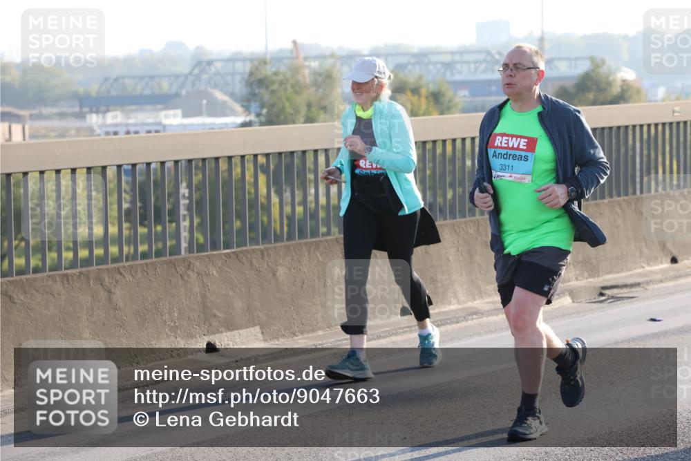 03.10.2025 - Köhlbrandbrückenlauf Lena Gebhardt http://msf.ph/oto/9047663 03.10.2025 09:29:43 Position 1 4117, 3311 meine-sportfotos.de