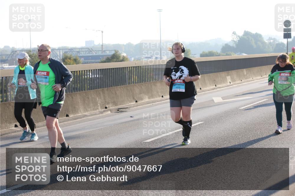 03.10.2025 - Köhlbrandbrückenlauf Lena Gebhardt http://msf.ph/oto/9047667 03.10.2025 09:29:43 Position 1 3311, 3370 meine-sportfotos.de