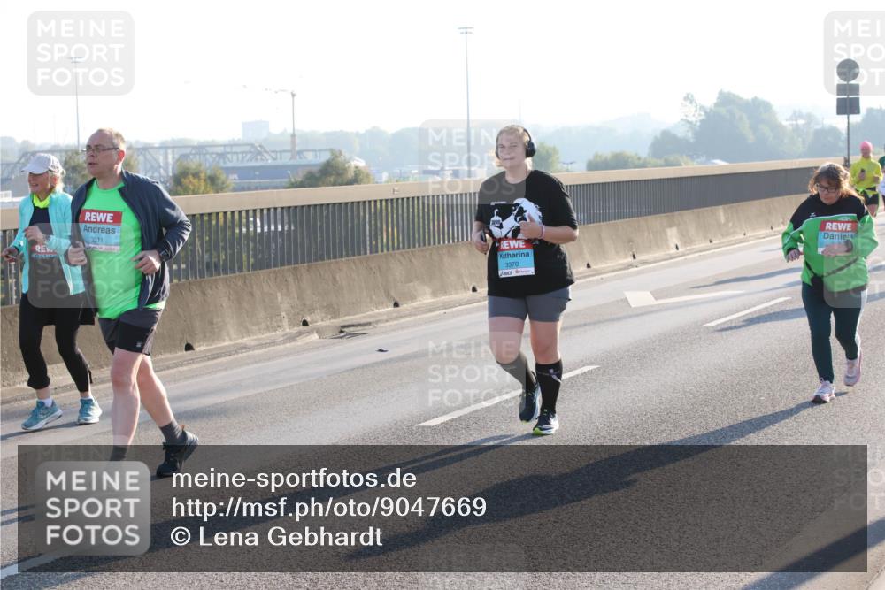 03.10.2025 - Köhlbrandbrückenlauf Lena Gebhardt http://msf.ph/oto/9047669 03.10.2025 09:29:44 Position 1 3311, 3370 meine-sportfotos.de