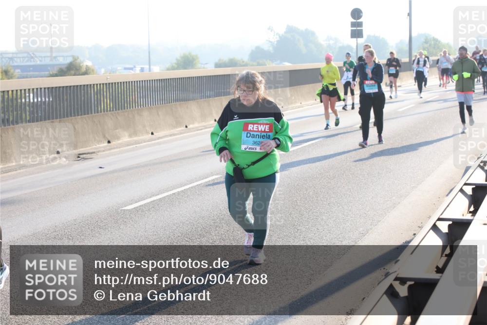 03.10.2025 - Köhlbrandbrückenlauf Lena Gebhardt http://msf.ph/oto/9047688 03.10.2025 09:29:45 Position 1 362 meine-sportfotos.de
