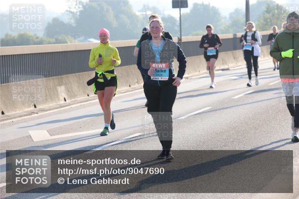 03.10.2025 - Köhlbrandbrückenlauf Lena Gebhardt http://msf.ph/oto/9047690 03.10.2025 09:29:46 Position 1 2428 meine-sportfotos.de