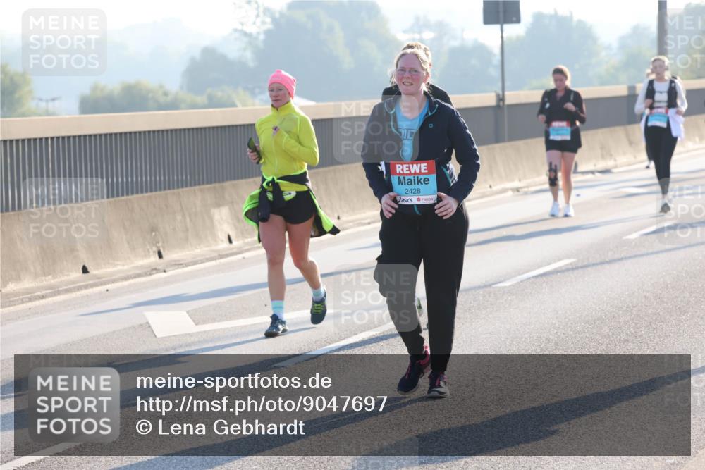 03.10.2025 - Köhlbrandbrückenlauf Lena Gebhardt http://msf.ph/oto/9047697 03.10.2025 09:29:47 Position 1 2428 meine-sportfotos.de