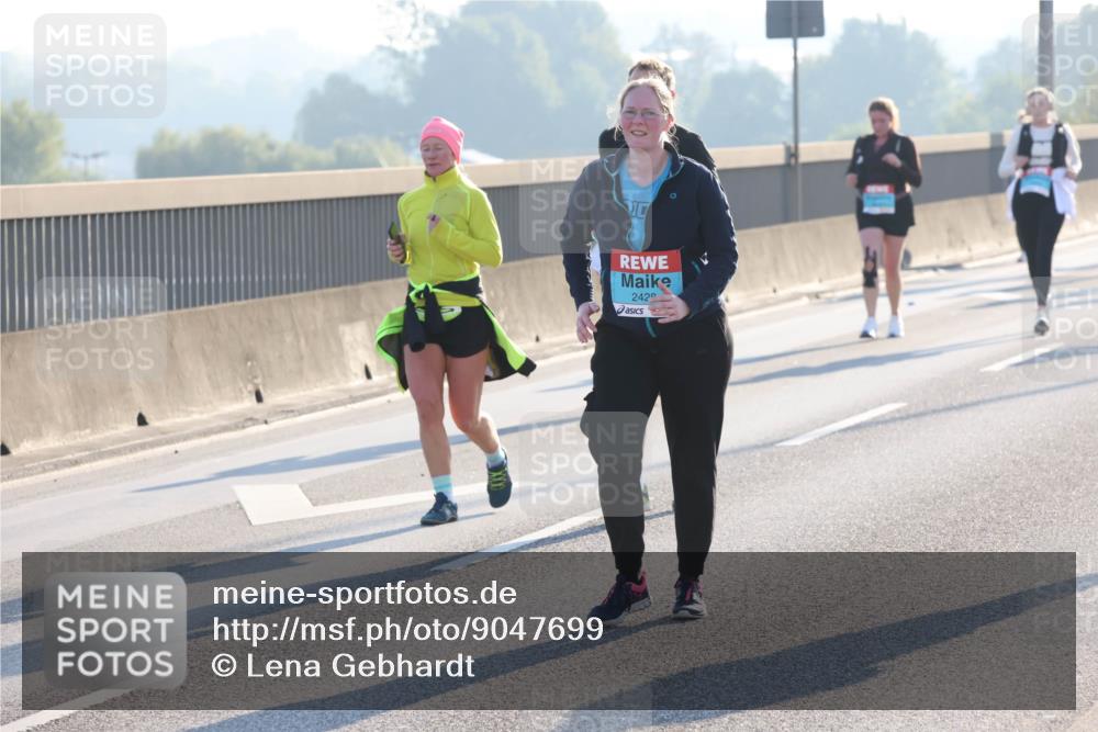 03.10.2025 - Köhlbrandbrückenlauf Lena Gebhardt http://msf.ph/oto/9047699 03.10.2025 09:29:47 Position 1 242 meine-sportfotos.de